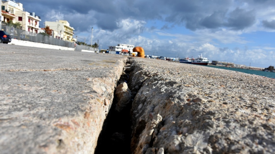 Σπεύδουν να λάβουν μέτρα για το λιμάνι της Χίου που βυθίζεται