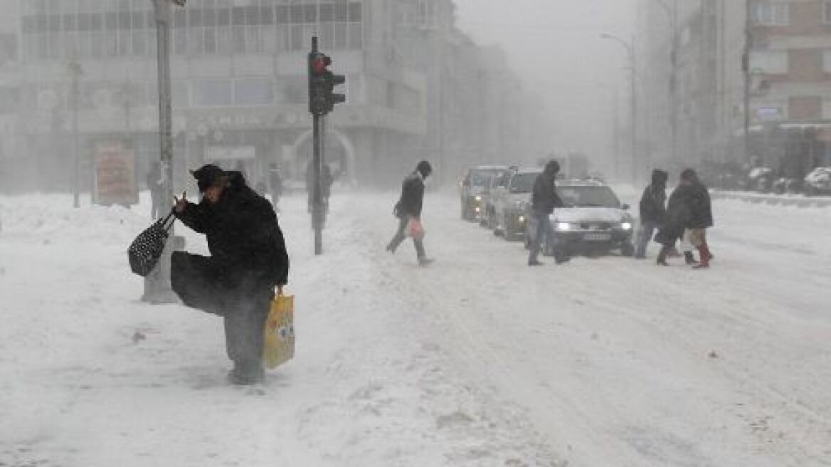 Χάος σε Βουλγαρία και Ρουμανία από τη σφοδρή χιονοθύελλα