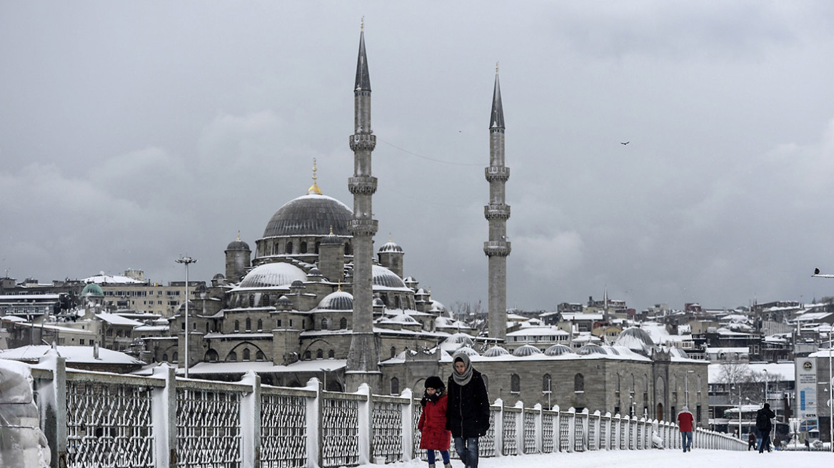 Τουρκία: Χιονοθύελλα παρέλυσε την Κωνσταντινούπολη