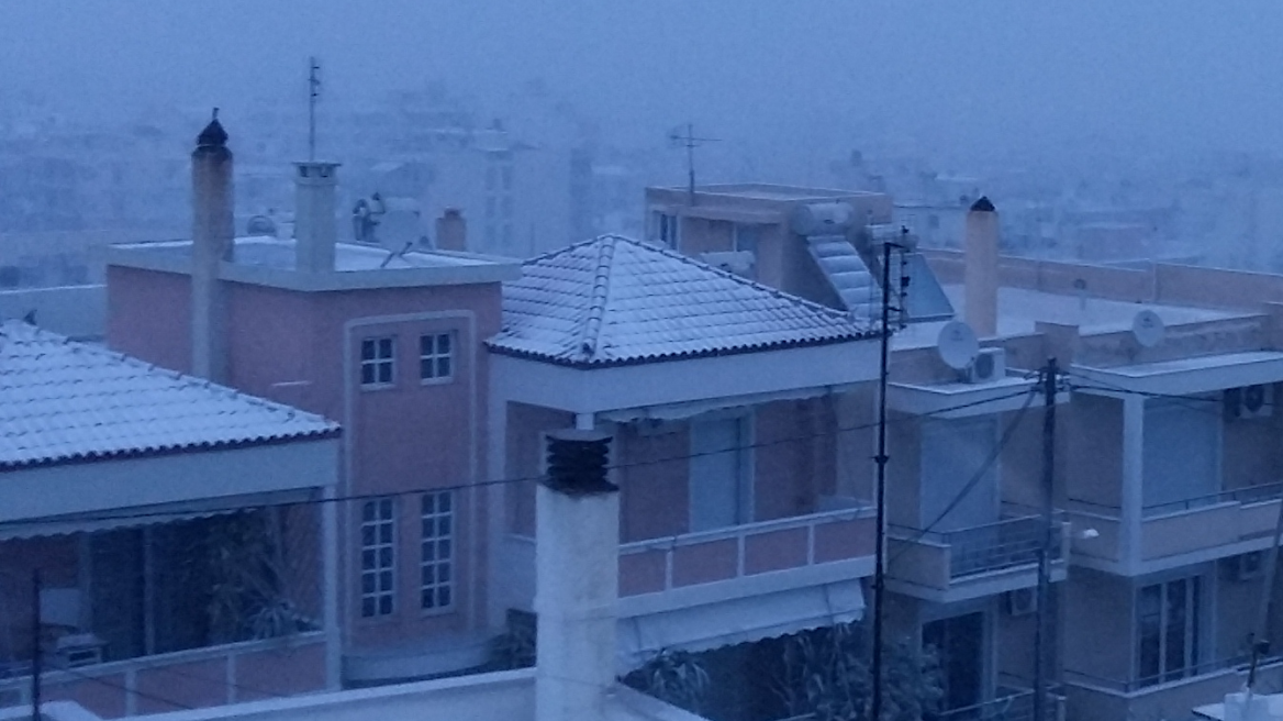 Στα «λευκά» ακόμη και η Πάτρα με την Μυτιλήνη - Πού χιονίζει σε όλη την Ελλάδα