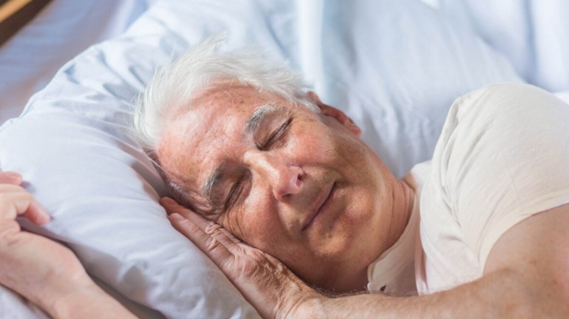 Ευεργετικός ο μεσημεριανός ύπνος μιας ώρας για τον εγκέφαλο των ηλικιωμένων