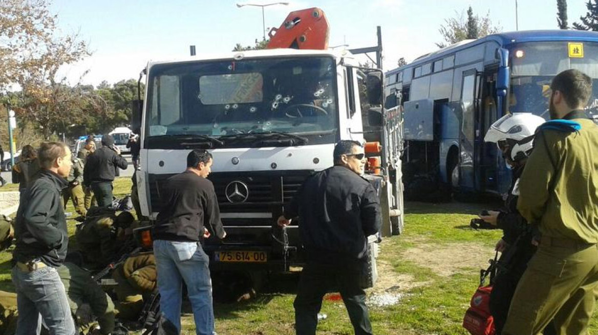 Τρόμος στην Ιερουσαλήμ από επίθεση με φορτηγό - Τέσσερις νεκροί