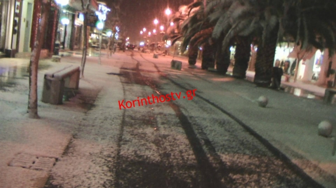 Βίντεο: Πυκνή χιονόπτωση στην Κόρινθο