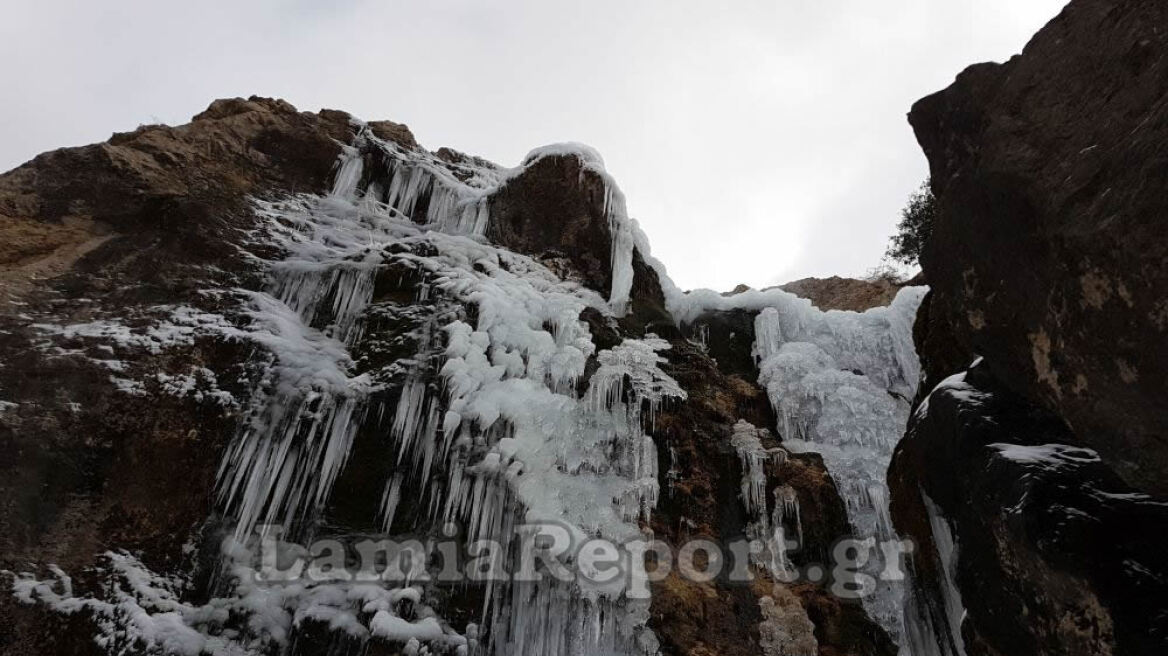 Εντυπωσιακές εικόνες και βίντεο από τον παγωμένο Γοργοπόταμο 