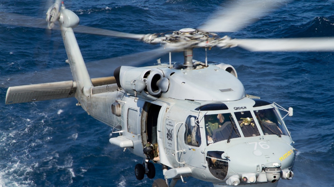 Βίντεο: Ελικόπτερο του Πολεμικού Ναυτικού μετέφερε αποκλεισμένους ασθενείς από την Κύμη στην Αθήνα