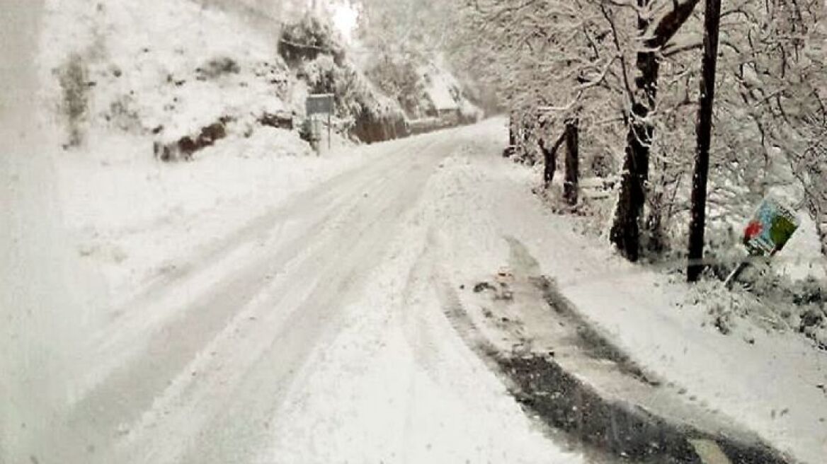 Beautiful rare images from snow-covered Greece! (AMAZING PHOTOS)