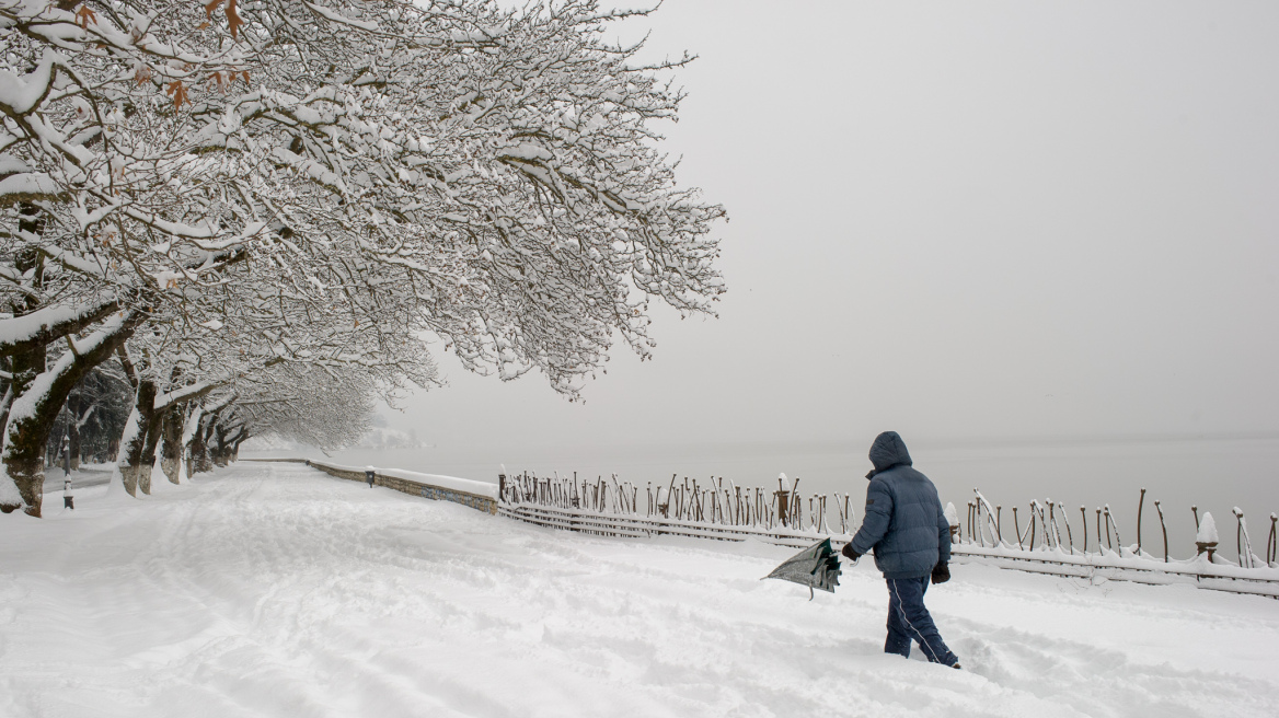 Ζιακόπουλος: Λιακάδα - ανάσα για τους αποκλεισμένους του χιονιά αύριο