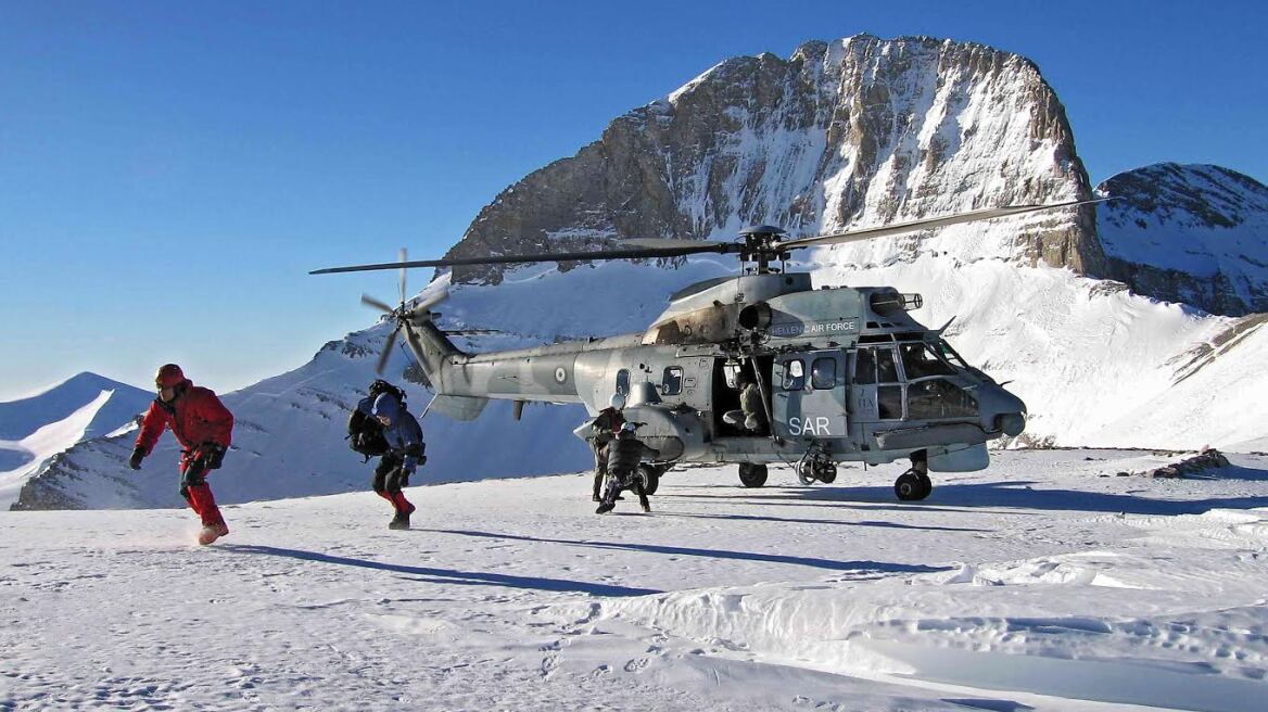 Σκόπελος: Super Puma διέσωσε έξι εγκλωβισμένους στο χιόνι