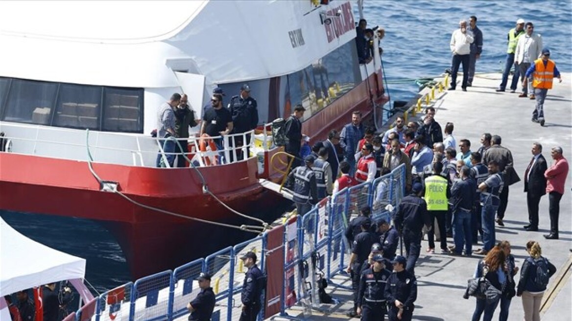Από τη Μυτιλήνη στην Τουρκία επαναπροωθήθηκαν δέκα μετανάστες 