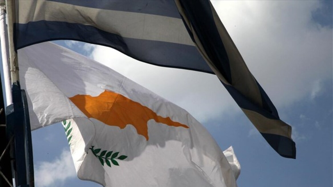 Κύπρος: Καλούν σε ένοπλη στάση και σε ανατροπή Αναστασιάδη