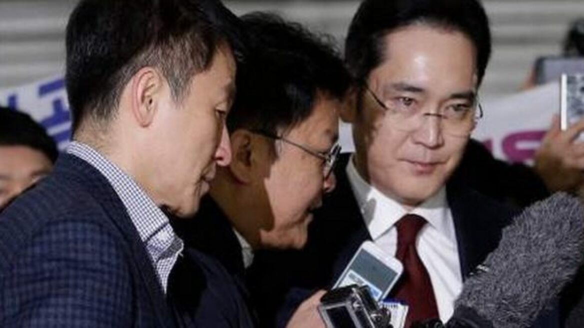 Νότια Κορέα: Ένταλμα σύλληψης για τον πρόεδρο της Samsung ζητούν οι εισαγγελείς 
