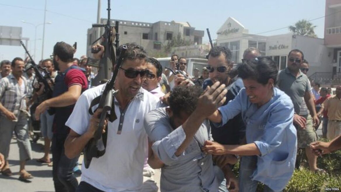 Τυνησία: Καταγγελίες για εσκεμμένη αργοπορία των αρχών στη σφαγή των τουριστών το 2015