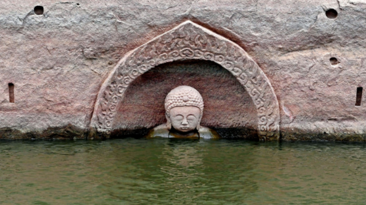 Κίνα: Βυθισμένος Βούδας αναδύεται σε λίμνη μετά από 600 χρόνια