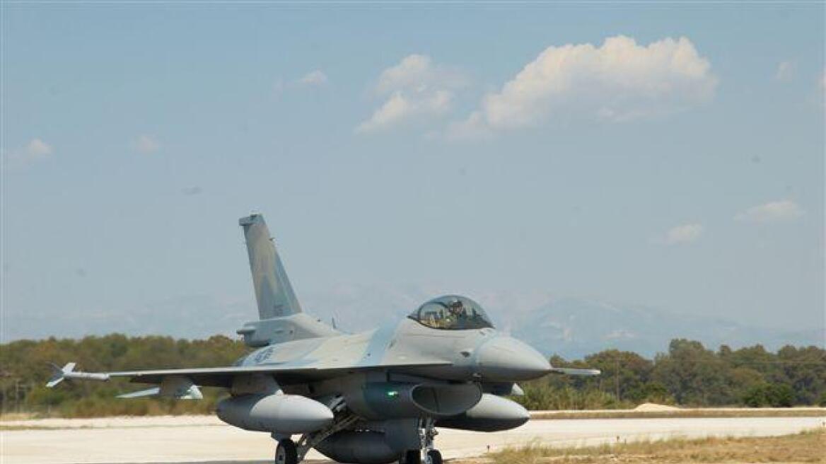 Άραξος: Διθέσιο F-16 βγήκε από τον διάδρομο κατά την προσγείωσή του