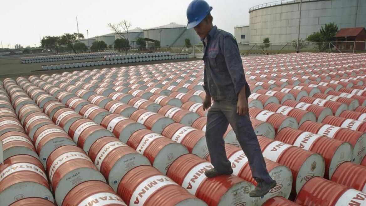 Ο ΟΠΕΚ προβλέπει μείωση της υπερβάλλουσας προσφοράς πετρελαίου για φέτος