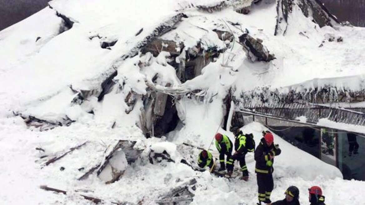 Ιταλία: Πώς η χιονοστιβάδα διέλυσε το ξενοδοχείο - Σβήνουν οι ελπίδες για επιζώντες