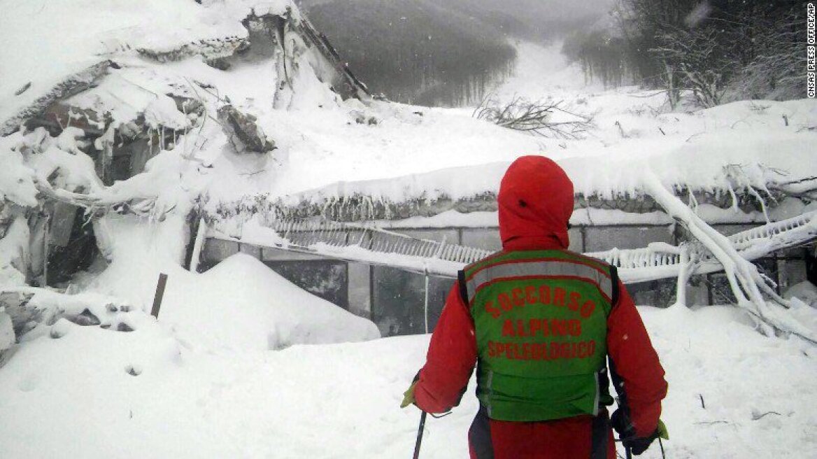 Ιταλία: «Δεν υπήρχε ξενοδοχείο, μόνο ένα βουνό χιονιού», λέει ο διασώστης που έφτασε πρώτος 