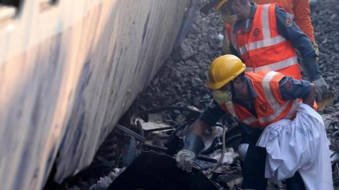 Ινδία: Τουλάχιστον 23 νεκροί και 100 τραυματίες απο σιδηροδρομικό δυστύχημα