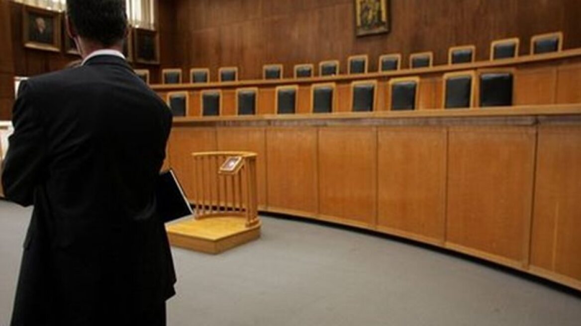 Σύμβουλοι Επικρατείας: «Αντισυνταγματική η παράταση συνταξιοδότησης των δικαστών» 