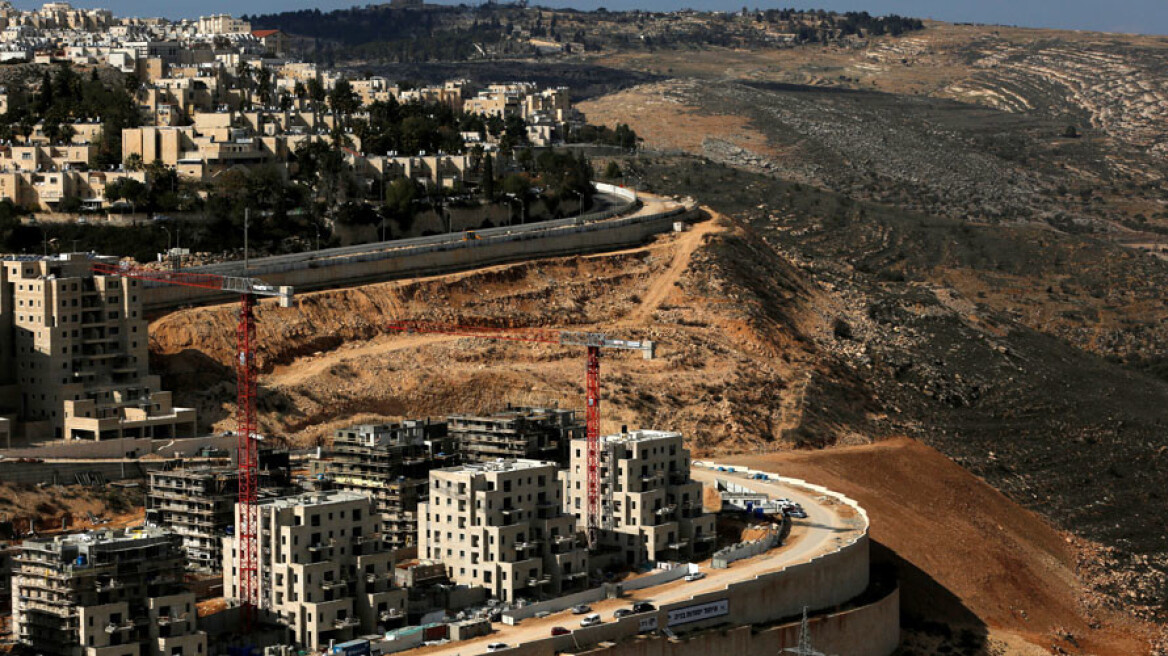 Με τις «πλάτες» του Τραμπ το Ισραήλ χτίζει άλλες 2.500 κατοικίες στη Δυτική Όχθη