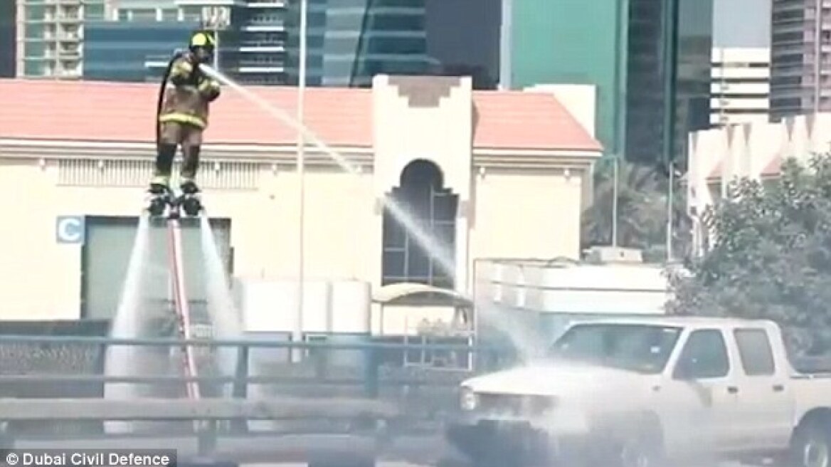 Οι πυροσβέστες στο Ντουμπάι... πετάνε για να σβήνουν έγκαιρα τις φωτιές