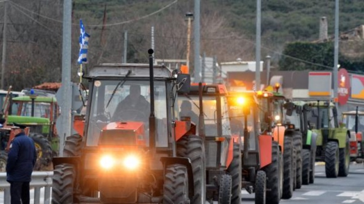 Οι αγρότες άνοιξαν την Εθνική οδό σε Λάρισα και Αίγιο