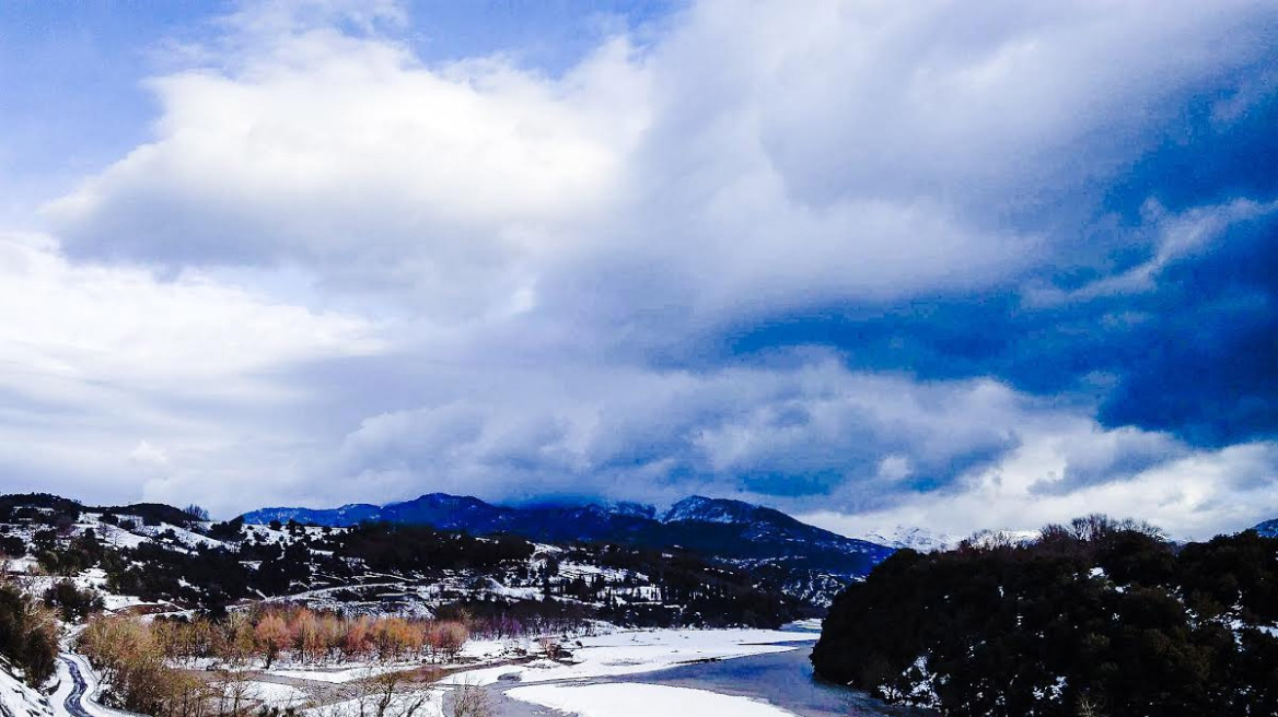 Δείτε φωτογραφίες από τη χιονισμένη κοιλάδα του Αχελώου