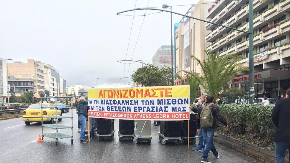 Με... κρεβάτια και τραπεζαρία έκλεισαν τη Συγγρού οι εργαζόμενοι του Athens Ledra 