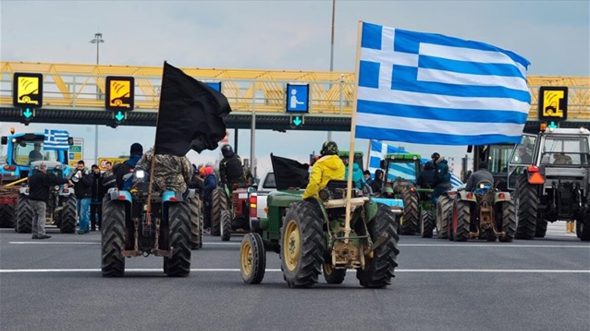 Κλιμακώνουν τις κινητοποιήσεις οι αγρότες - Στήνονται τα μπλόκα στη Θεσσαλία