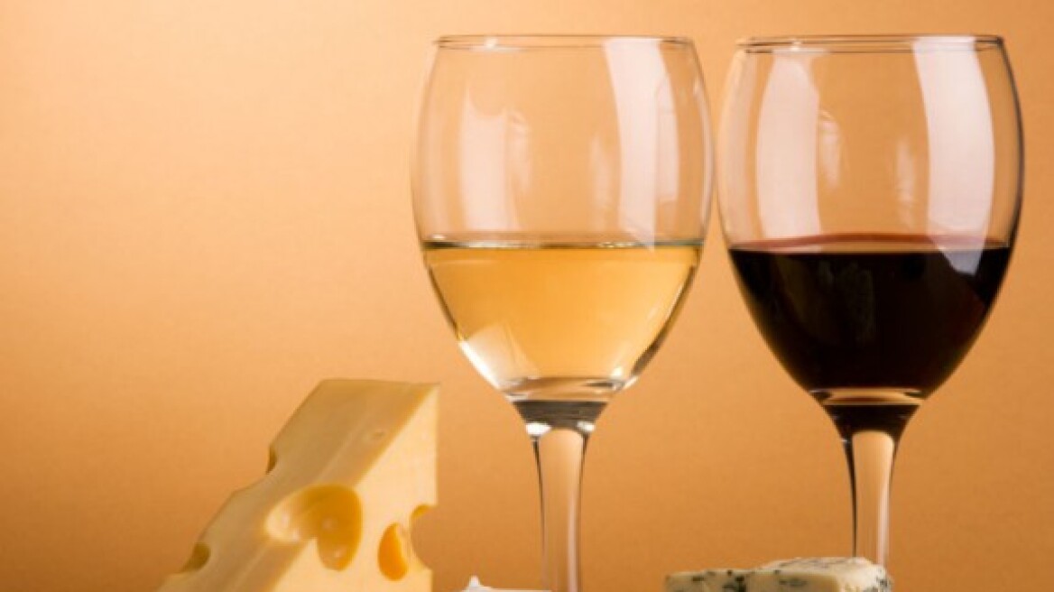 Νέο app σου λύνει τα χέρια στο “πάντρεμα” τυριού – κρασιού