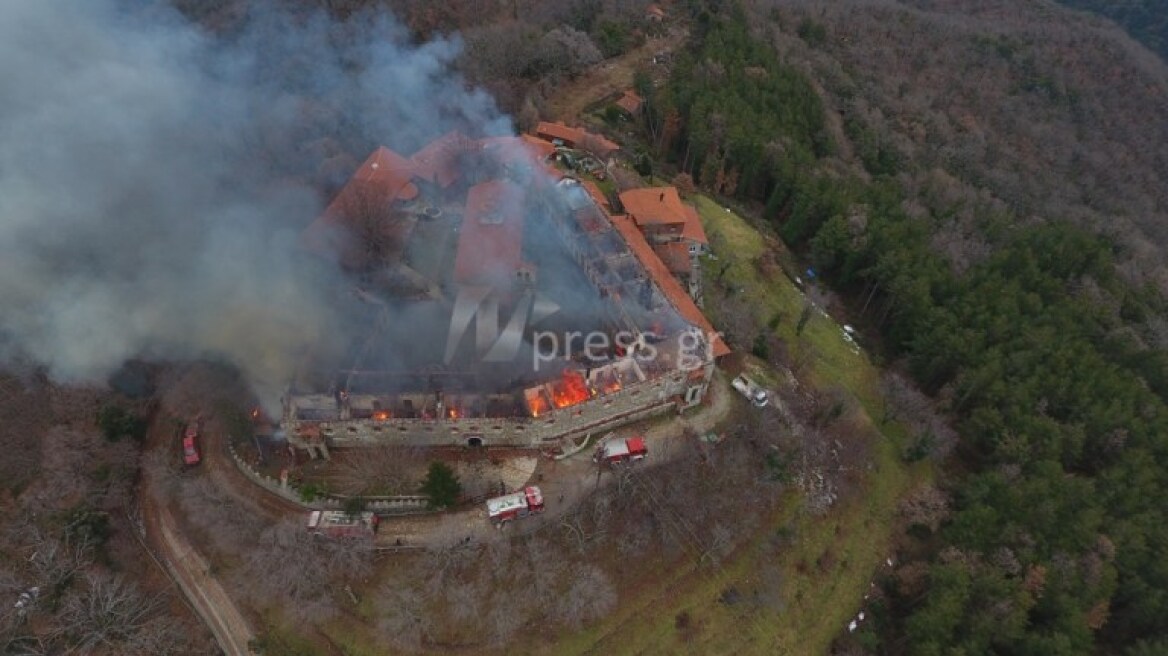 Βίντεο: Κάηκε η Μονή Βαρνάκοβας κοντά στην Ναύπακτο