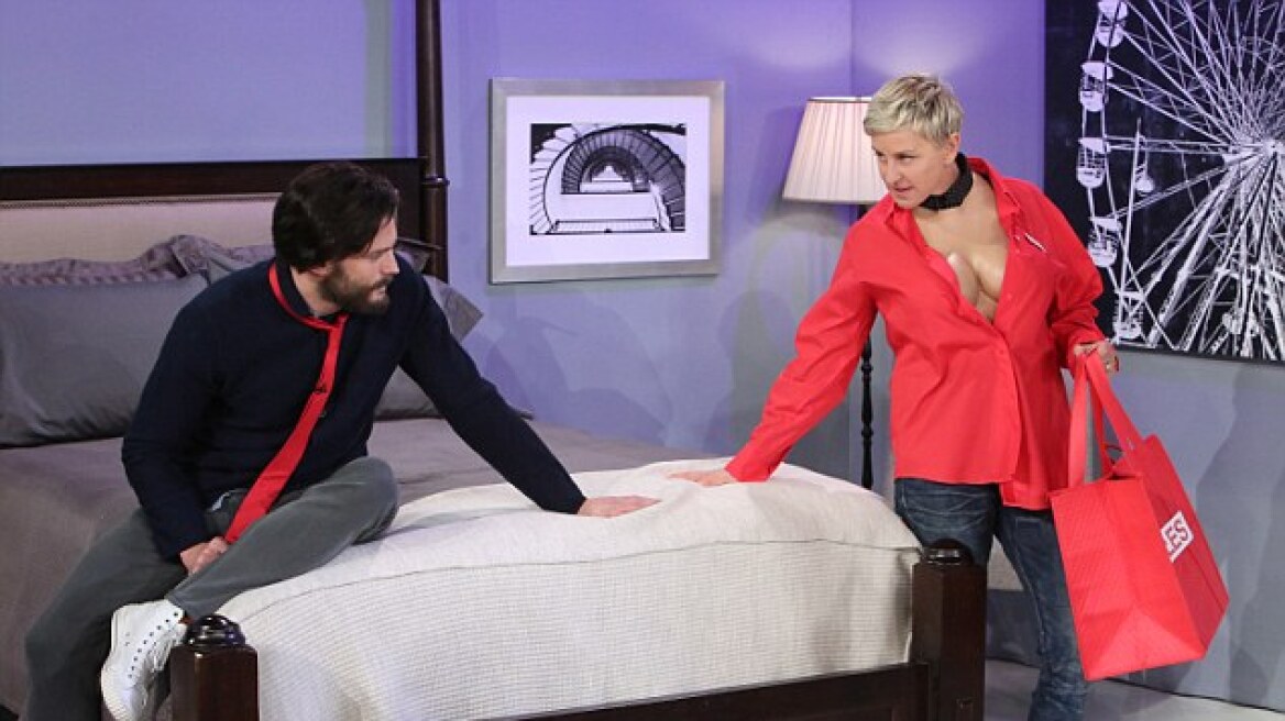 Την «πάτησε» ο Mr Grey: Τα κόλπα της Ellen DeGeneres on air που τον έκαναν να κοκκινίσει 