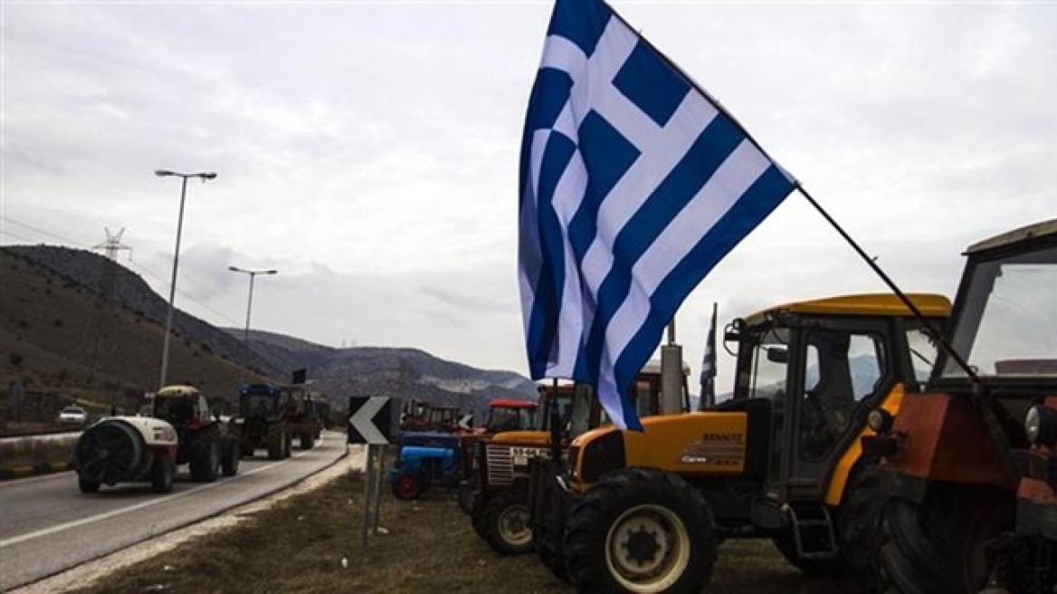 Δυτική Ελλάδα: Παρατεταγμένα τρακτέρ και μπλόκα στο εθνικό δίκτυο 
