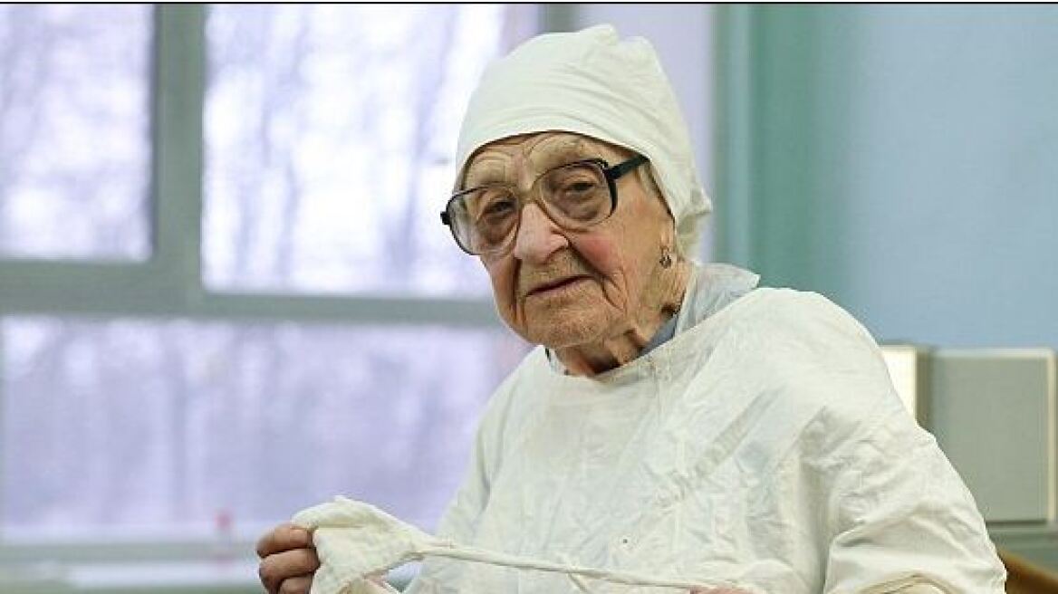 Ρωσία: Η απίστευτη 90χρονη χειρουργός που... αρνείται να βγει στη σύνταξη