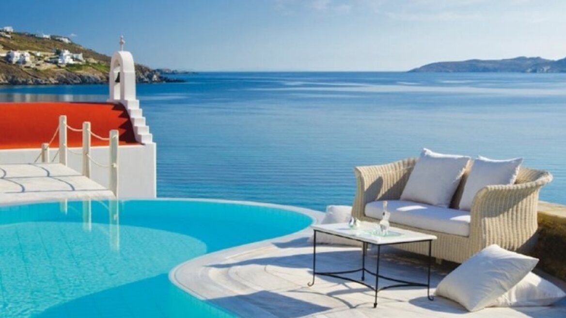 Tourists love Greek hotels, survey shows