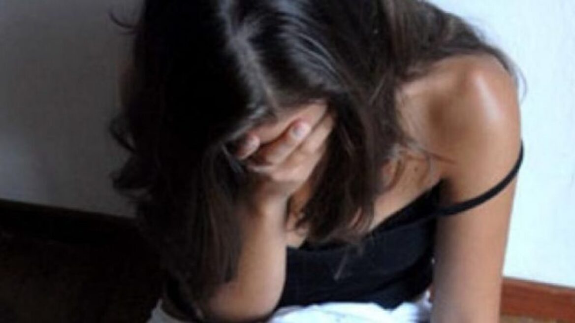 Συνελήφθη 25χρονη Ρουμάνα που εξανάγκαζε σε πορνεία 17χρονη ομοεθνή της