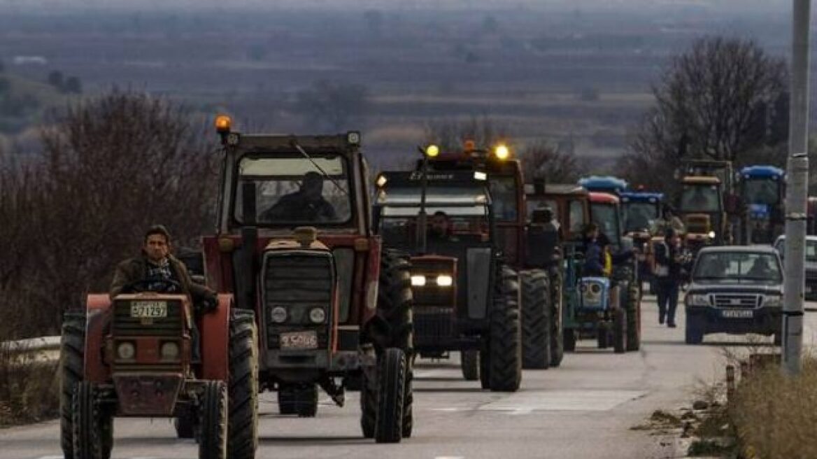 Μπλόκα αγροτών: Έκλεισαν οι εθνικές οδοί Πατρών - Κορίνθου και Αντιρρίου - Ιωαννίνων