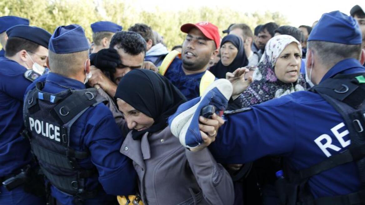 Η Ουγγαρία τραβάει στο σχοινί στα άκρα: Υπό κράτηση οι πρόσφυγες