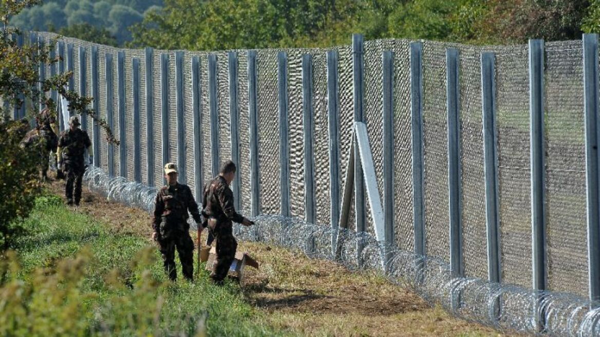 Χτίζει και δεύτερο φράχτη για τους μετανάστες η Ουγγαρία