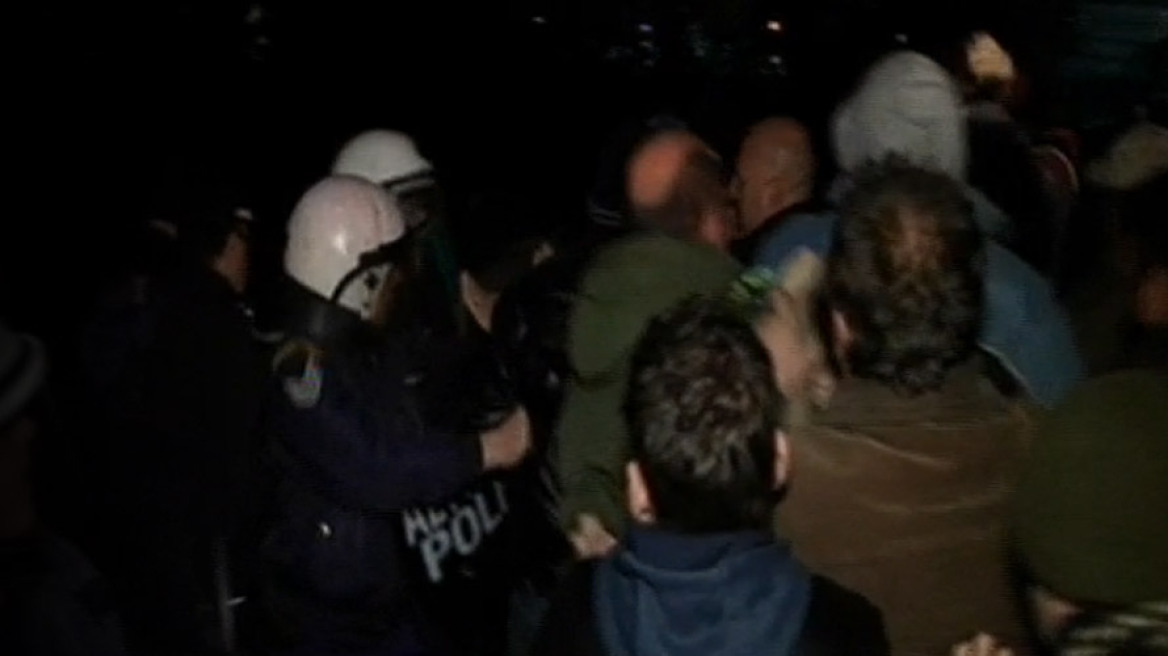 Θεσσαλονίκη: Συγκρούσεις των αγροτών με τα ΜΑΤ στον δρόμο προς το αεροδρόμιο