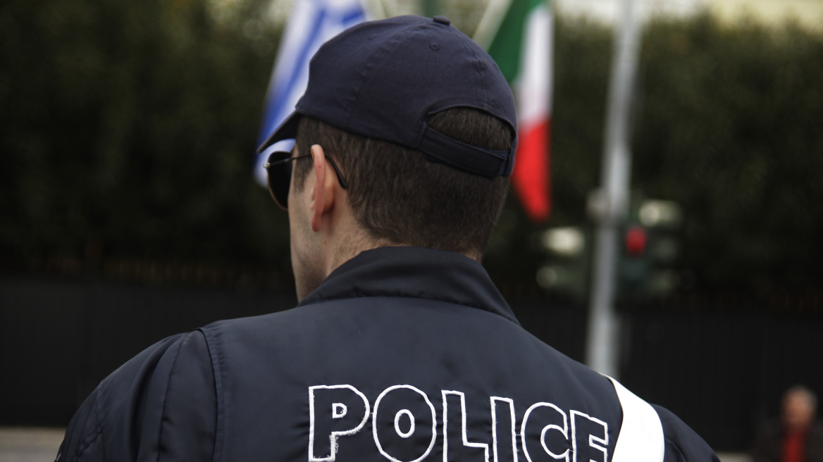 «Τοπικο αστυνόμο» με κονκάρδα για απομακρυσμένες περιοχές τοποθετεί το υπ. Προστασίας του Πολίτη