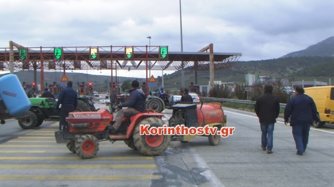 Άνοιξε η εθνική οδός Κορίνθου-Τρίπολης στα διόδια Σπαθοβουνίου - Αποχώρησαν οι αγρότες