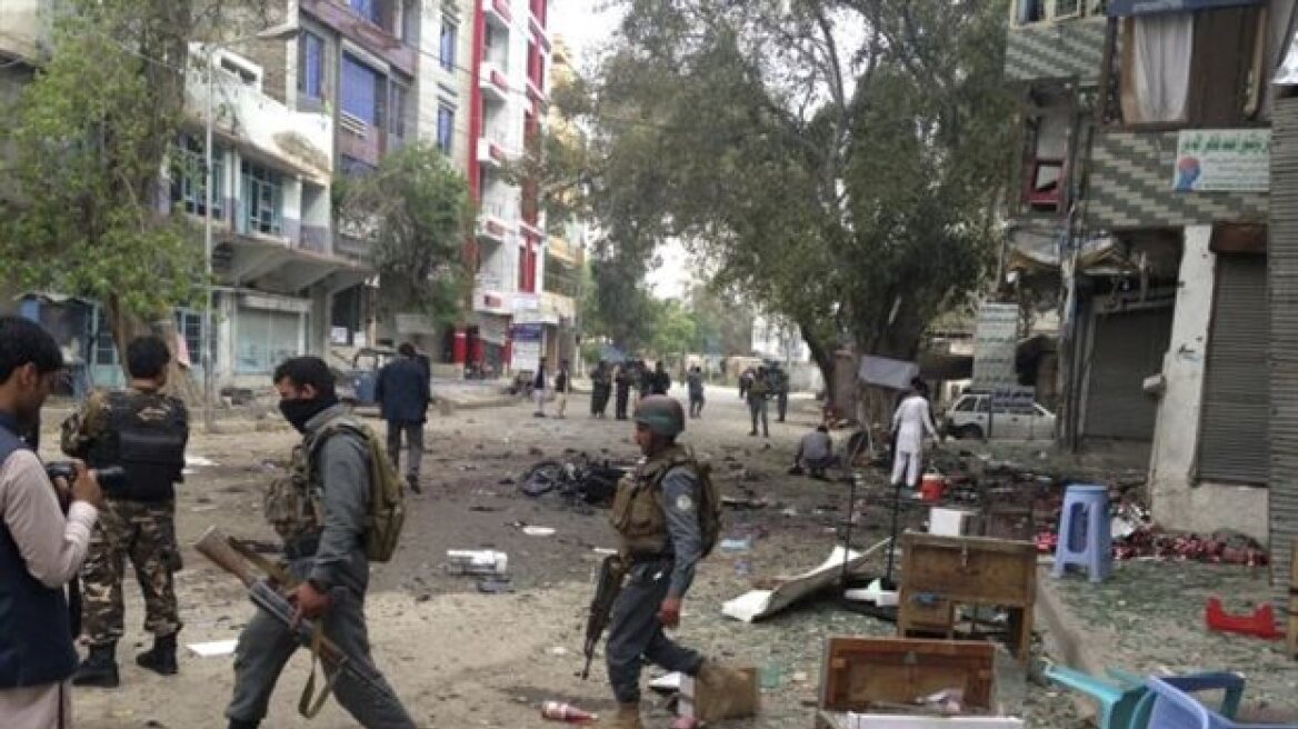 Επτά νεκροί σε επίθεση αυτοκτονίας έξω από τράπεζα στο Αφγανιστάν