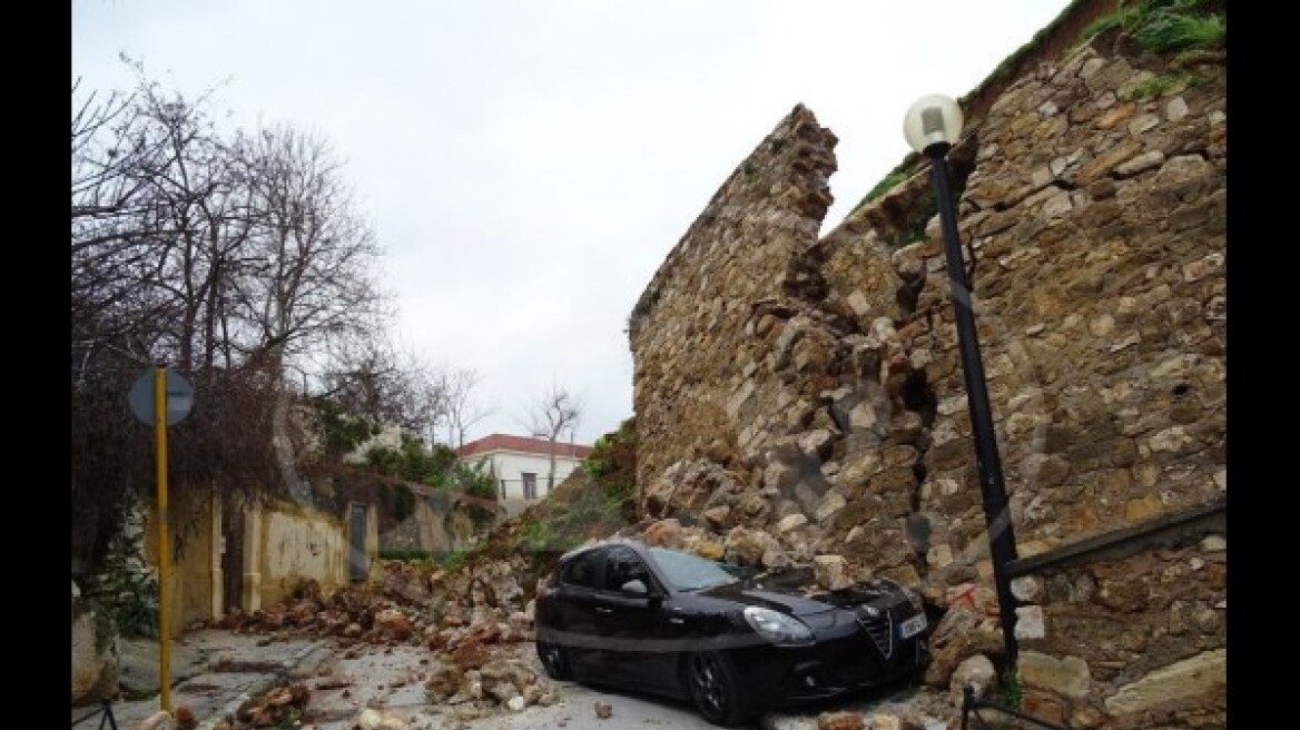 Εικόνες καταστροφής – Κατέρρευσε ενετικό μνημείο στα Χανιά 