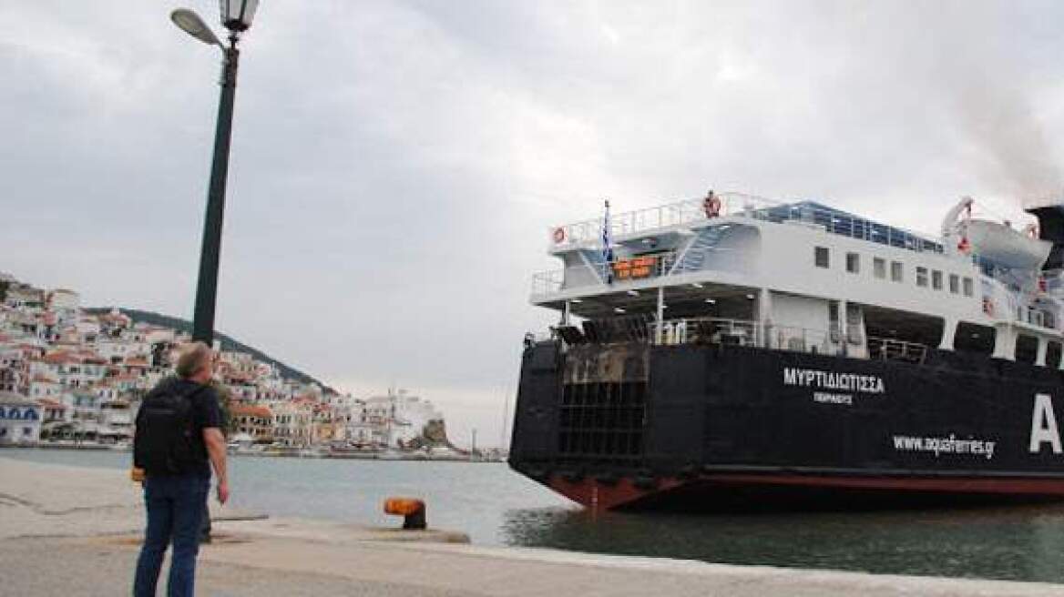 Καθηλωμένο λόγω βλάβης στο λιμάνι του Αγίου Κωνσταντίνου το «Μυρτιδιώτισσα»