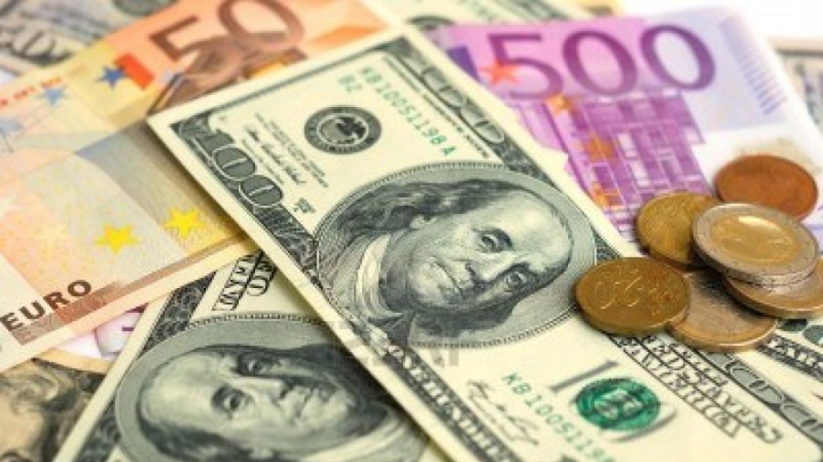 Ανοδική τάση στο ευρώ – Πιέσεις σε δολάριο, στερλίνα