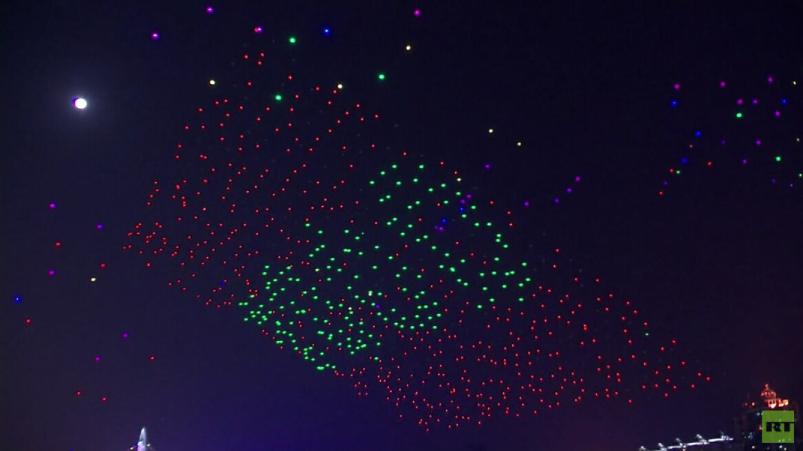 Βίντεο για ρεκόρ Γκίνες: Οι Κινέζοι φώτισαν το νυχτερινό ουρανό με 1000 drone