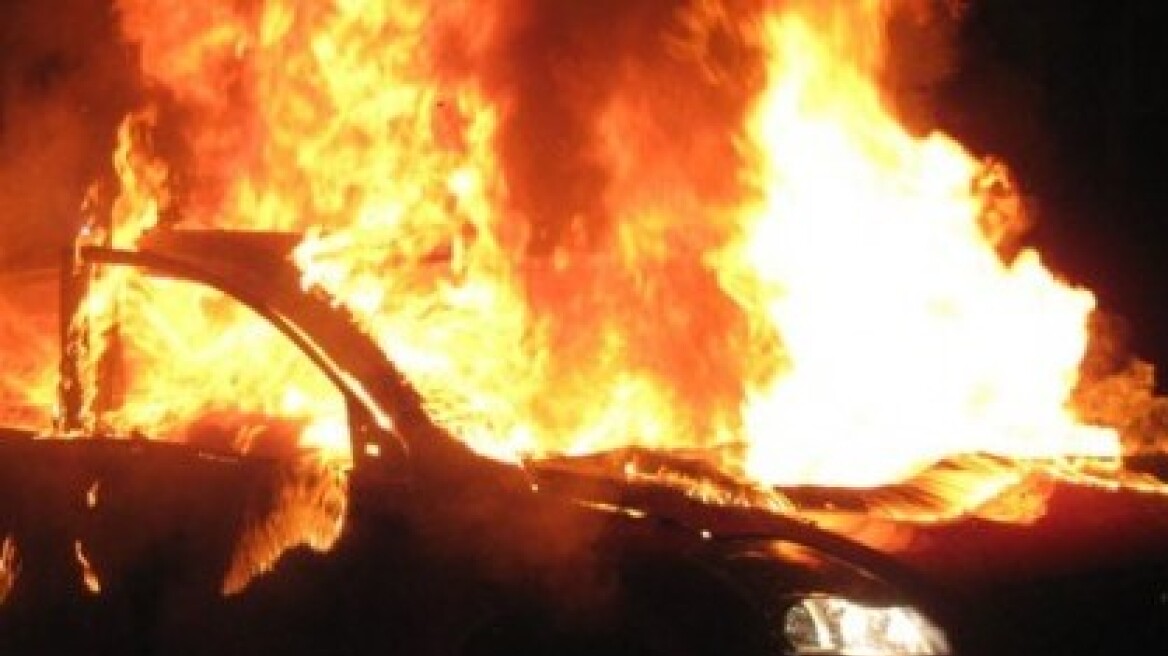 Ηράκλειο: Στις φλόγες τυλίχθηκε ΙΧ - Συναγερμός στην πυροσβεστική