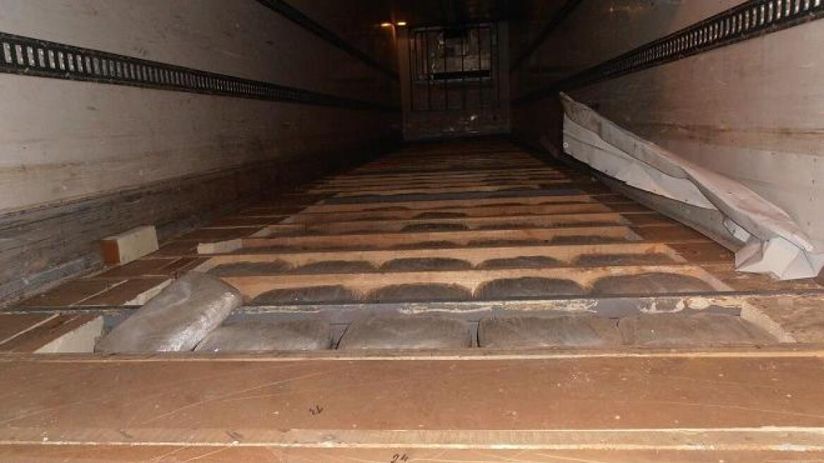 Πάτρα: «Μπλόκο» σε φορτηγό που μετέφερε 370 κιλά χασίς