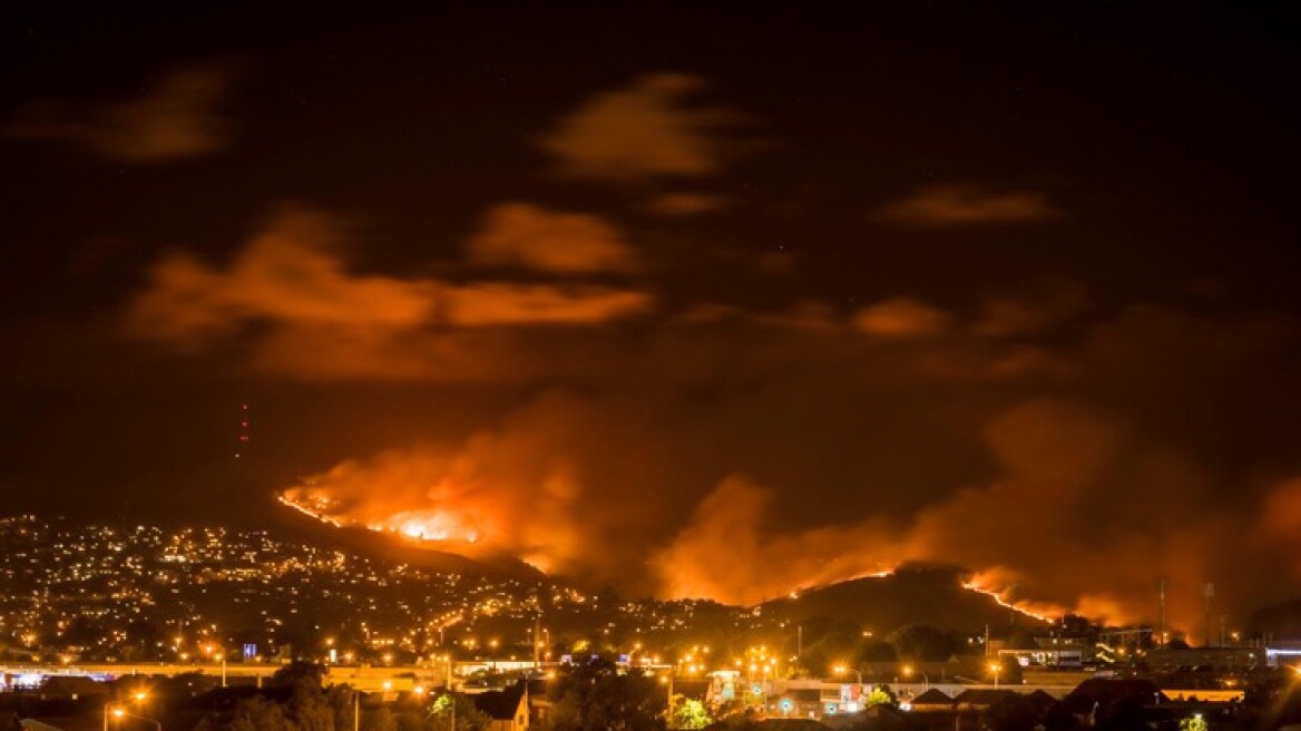 Βίντεο από Νέα Ζηλανδία: Στο έλεος της φωτιάς η τρίτη μεγαλύτερη πόλη της χώρας
